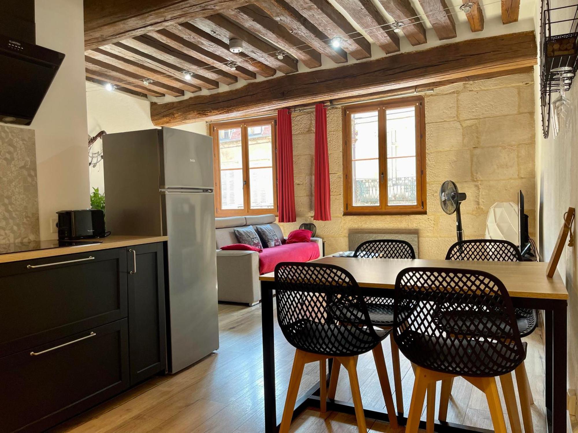 Appartements Chez Delphine Et Guillaume Au Coeur De Semur En Auxois Exterior foto
